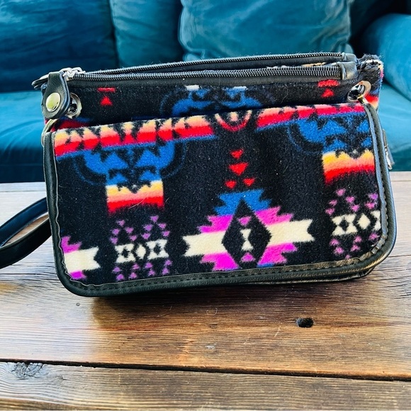 WESTERN WOOL 3 COMPARTMENT CROSSBODY BAG - Picture 1 of 11